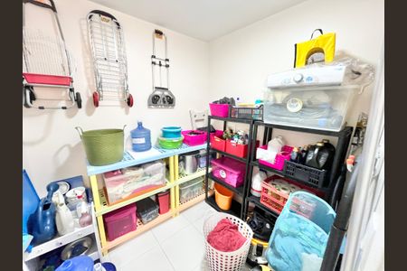 Apartamento à venda com 120m², 3 quartos e 3 vagas Apartamento à venda com 120m², 3 quartos e 3 vagasDespensa