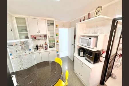 Apartamento à venda com 120m², 3 quartos e 3 vagas Apartamento à venda com 120m², 3 quartos e 3 vagasCozinha