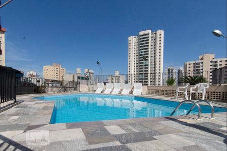 Apartamento à venda com 120m², 3 quartos e 3 vagas Apartamento à venda com 120m², 3 quartos e 3 vagasÁrea comum - Piscina