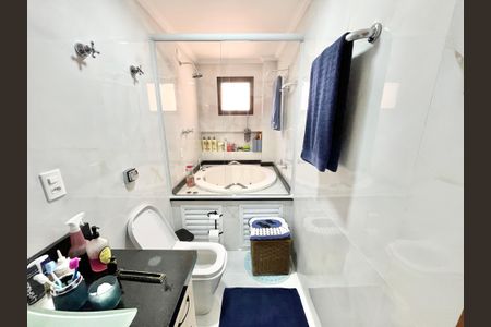 Apartamento à venda com 120m², 3 quartos e 3 vagas Apartamento à venda com 120m², 3 quartos e 3 vagasBanheiro da Suíte