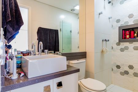 Apartamento à venda com 83m², 2 quartos e 2 vagasSuite - Banheiro