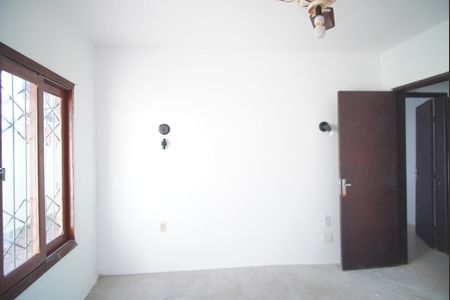 Quarto 2 de casa à venda com 2 quartos, 140m² em Chácara das Pedras, Porto Alegre