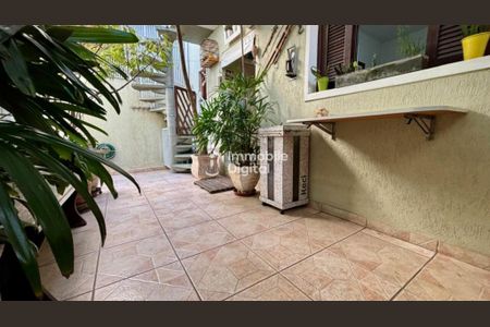 Casa à venda com 230m², 3 quartos e 2 vagas