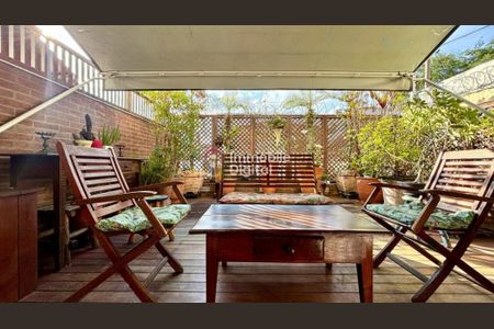 Casa à venda com 230m², 3 quartos e 2 vagas