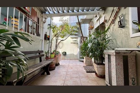 Casa à venda com 230m², 3 quartos e 2 vagas