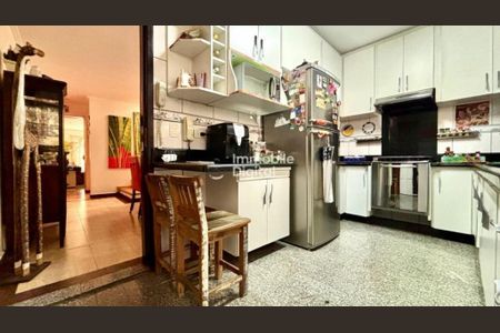 Casa à venda com 230m², 3 quartos e 2 vagas