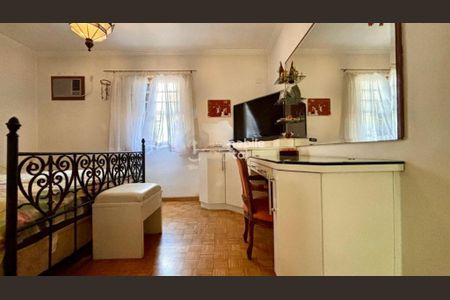 Casa à venda com 230m², 3 quartos e 2 vagas