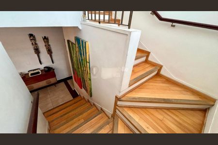 Casa à venda com 230m², 3 quartos e 2 vagas