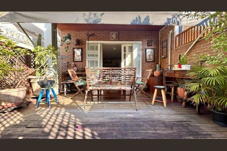 Casa à venda com 230m², 3 quartos e 2 vagas
