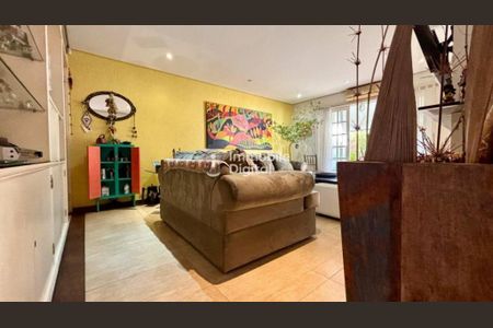 Casa à venda com 230m², 3 quartos e 2 vagas