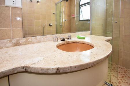 Apartamento à venda com 196m², 3 quartos e 3 vagasbanheiro suite 1