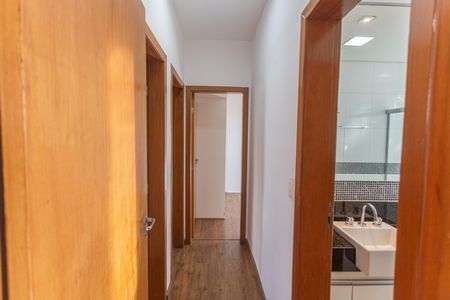 Corredor de apartamento para alugar com 3 quartos, 77m² em Nova Vista, Belo Horizonte