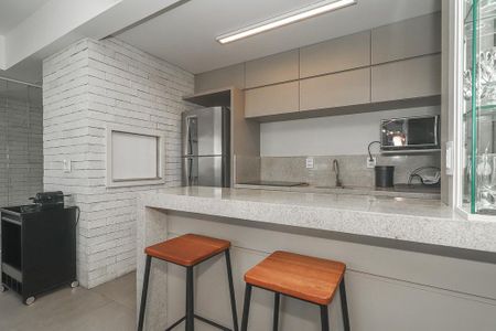 Cozinha de apartamento para alugar com 1 quarto, 49m² em São João, Porto Alegre