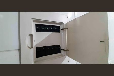 Casa à venda com 153m², 3 quartos e 4 vagas Casa à venda com 153m², 3 quartos e 4 vagasQuadro de Luz