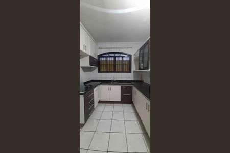 Casa à venda com 153m², 3 quartos e 4 vagas