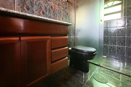 Casa à venda com 245m², 4 quartos e 3 vagasBanheiro da Suíte 2