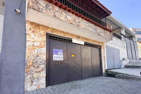 Casa à venda com 245m², 4 quartos e 3 vagasFachada