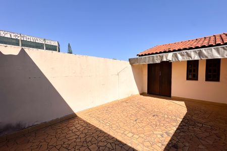 Casa à venda com 245m², 4 quartos e 3 vagasSacada de Serviço 