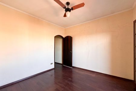 Casa à venda com 245m², 4 quartos e 3 vagasSuíte 2