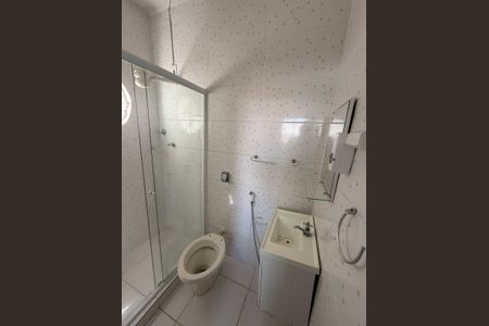 Banheiro de casa de condomínio para alugar com 2 quartos, 160m² em Anchieta, Nilópolis