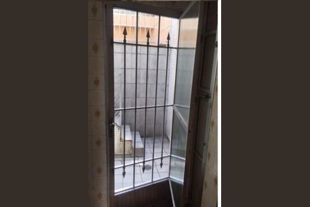 Casa à venda com 2 quartos, 120m² em Vila Bertioga, São Paulo