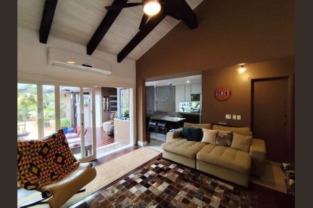 Casa para alugar com 326m², 3 quartos e 2 vagasSala