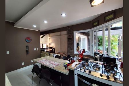 Cozinha de casa para alugar com 3 quartos, 326m² em Cavalhada, Porto Alegre