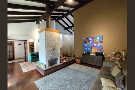 Casa para alugar com 326m², 3 quartos e 2 vagasSala