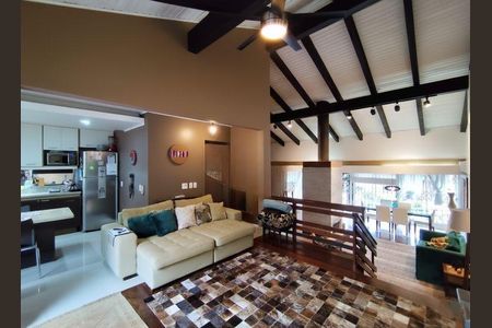 Casa para alugar com 326m², 3 quartos e 2 vagasSala