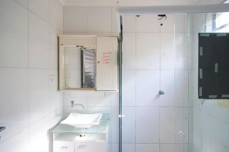 Casa à venda com 91m², 2 quartos e 2 vagasBanheiro casa 1