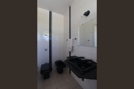 Casa à venda com 497m², 5 quartos e 4 vagasBanheiro da Suite 2