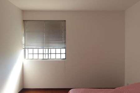 Casa à venda com 497m², 5 quartos e 4 vagasQuarto 2