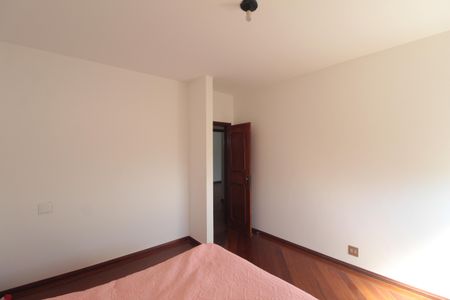 Casa à venda com 497m², 5 quartos e 4 vagasQuarto 2