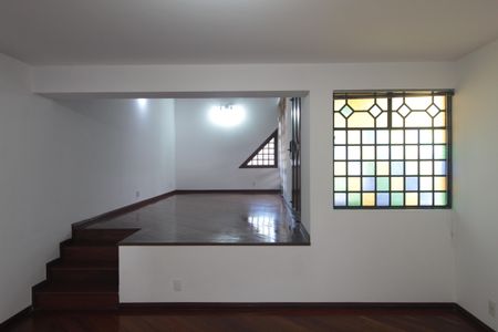 Sala 2 de casa à venda com 5 quartos, 497m² em Ouro Preto, Belo Horizonte