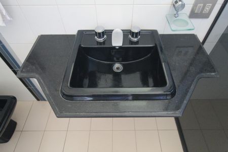 Casa à venda com 497m², 5 quartos e 4 vagasBanheiro da Suite 2
