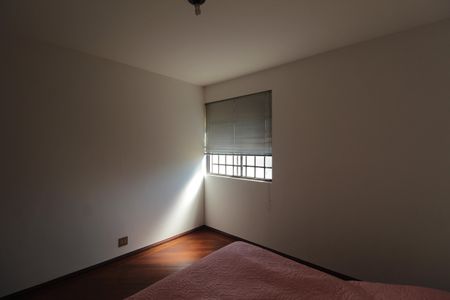 Casa à venda com 497m², 5 quartos e 4 vagasQuarto 2
