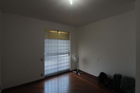 Casa à venda com 497m², 5 quartos e 4 vagasQuarto 1