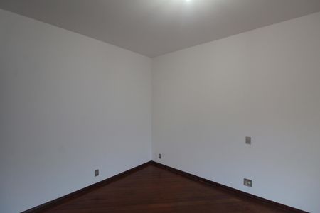 Casa à venda com 497m², 5 quartos e 4 vagasQuarto 1