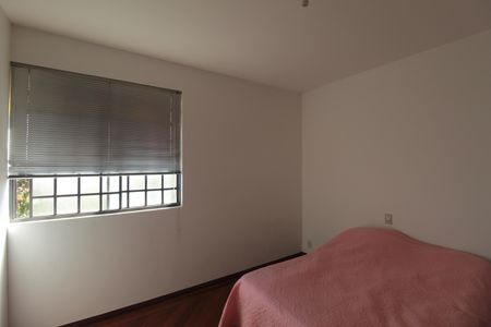 Casa à venda com 497m², 5 quartos e 4 vagasQuarto 2