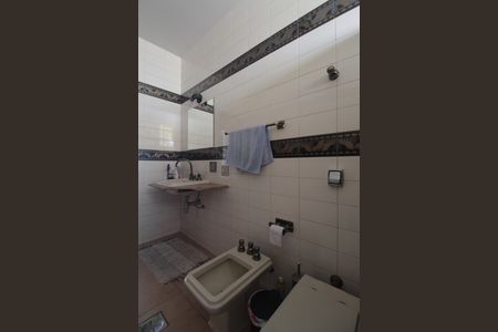 Casa à venda com 497m², 5 quartos e 4 vagasBanheiro Social
