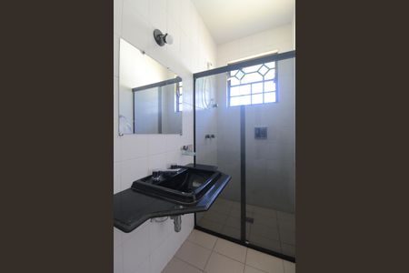 Casa à venda com 497m², 5 quartos e 4 vagasBanheiro da Suite 2