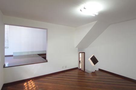 Casa à venda com 497m², 5 quartos e 4 vagasSala 2