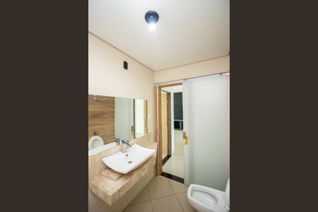 Casa para alugar com 380m², 5 quartos e 4 vagasBanheiro Social