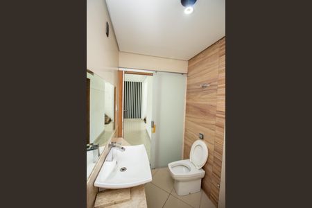 Casa para alugar com 380m², 5 quartos e 4 vagasBanheiro Social