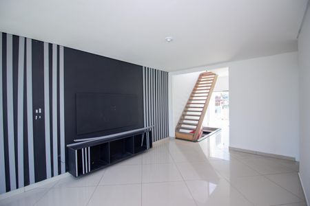 Sala de TV de casa à venda com 5 quartos, 380m² em Jardim Laguna, Contagem