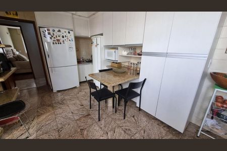 Apartamento à venda com 139m², 4 quartos e 1 vagaCozinha