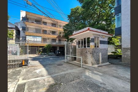Apartamento para alugar com 74m², 2 quartos e sem vagaFachada e portaria