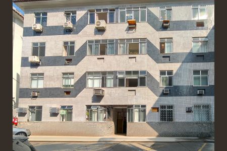 Apartamento para alugar com 74m², 2 quartos e sem vagaFachada e portaria