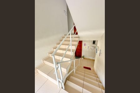 Apartamento para alugar com 70m², 2 quartos e 1 vagaEscada