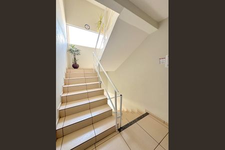 Apartamento para alugar com 70m², 2 quartos e 1 vagaEscada